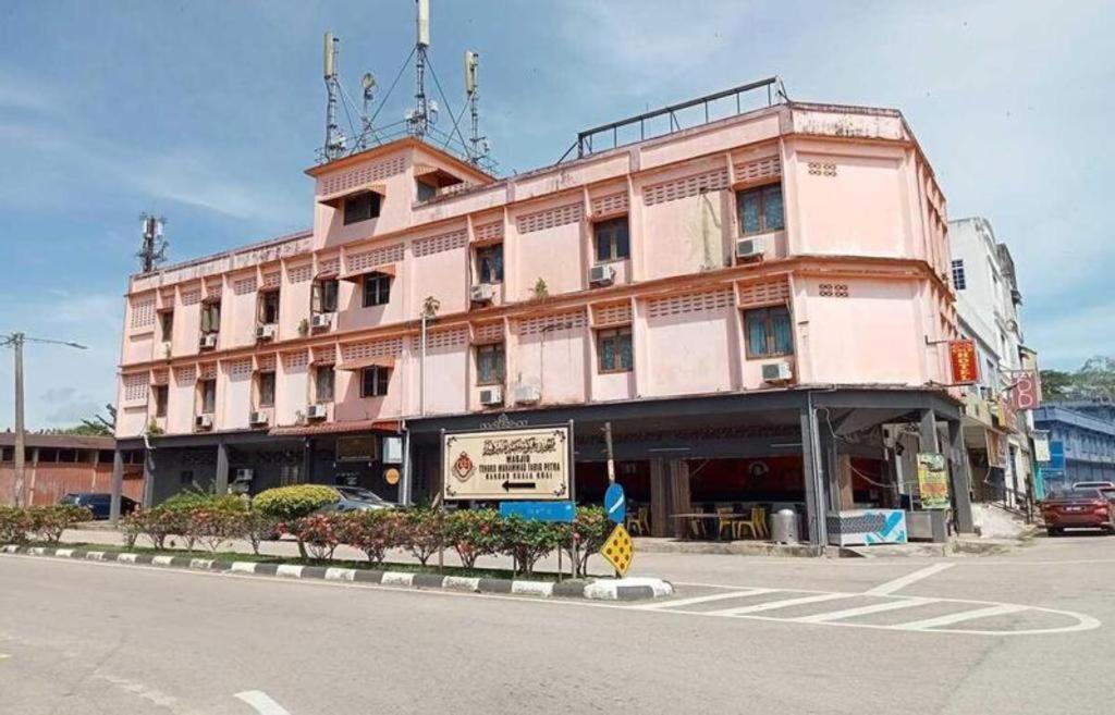 Spot On 89994 Rz Gold Hotel Kuala Kerai Luaran gambar